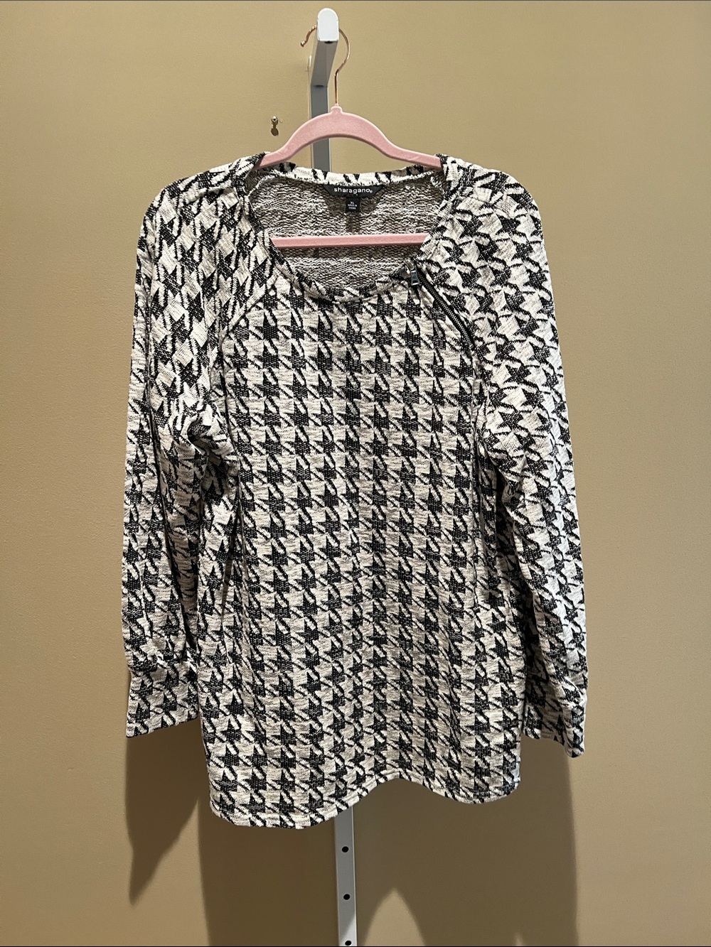Sharagano Black & White Houndstooth Knit Pullover